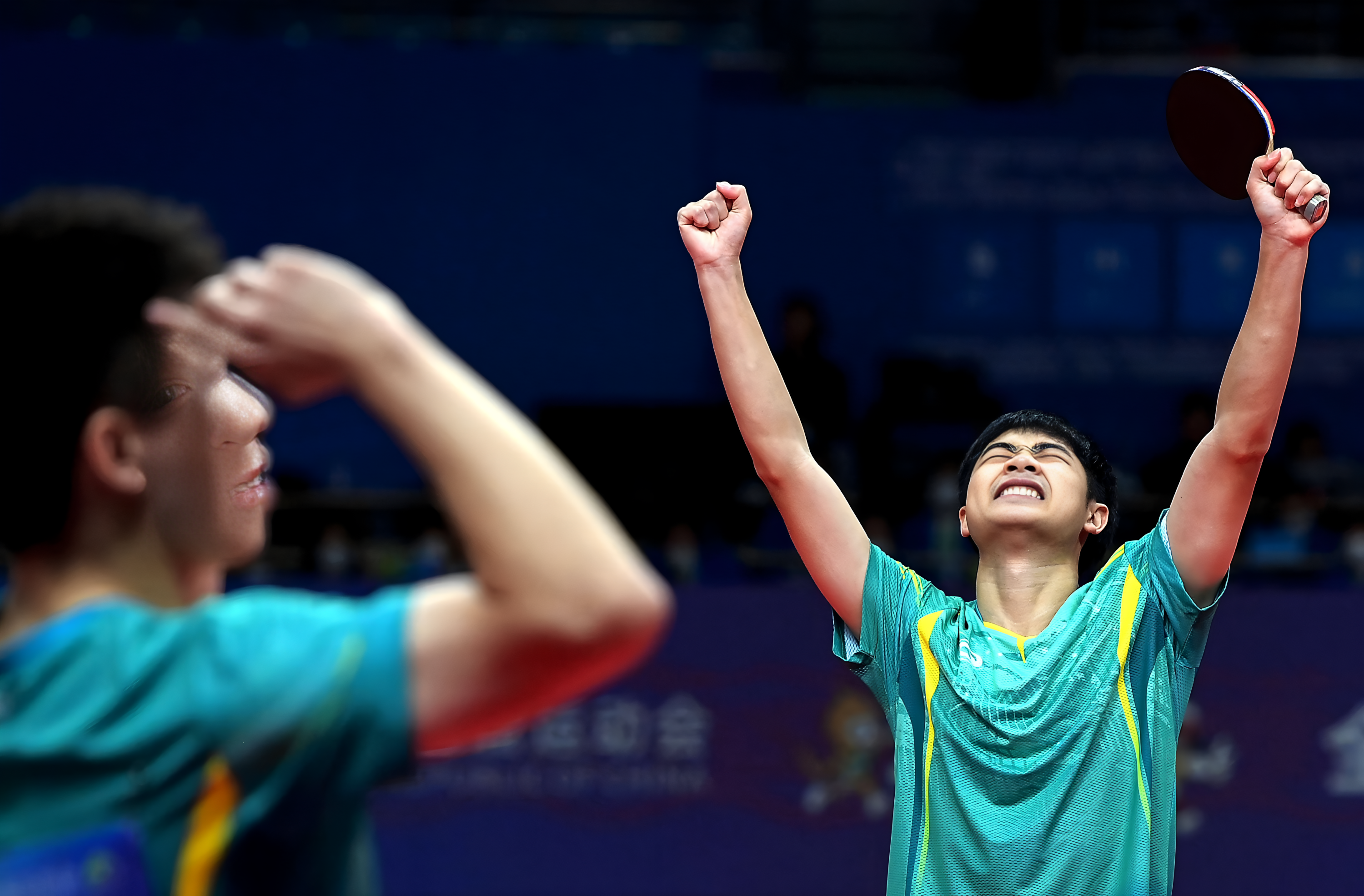 包含努力求勝：球隊全力展現實力爭取優勢的词条