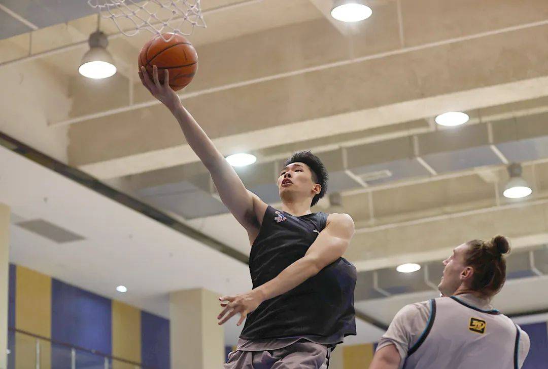 福建男篮士气高昂，取得重要胜利