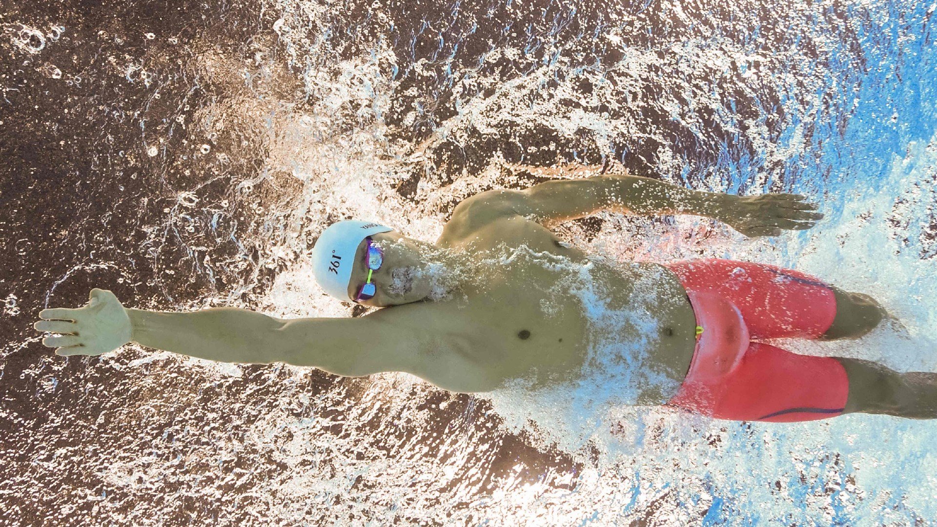 当波斯铁骑掀翻三狮军团，梅西在另一片战场诠释何为压制级